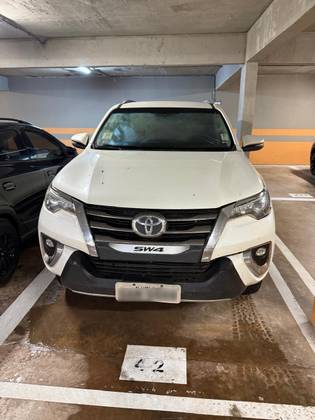 TOYOTA HILUX SW4 2.8 SRX DIAMOND 4X4 7 LUGARES 16V TURBO INTERCOOLER DIESEL 4P AUTOMÁTICO TOYOTA HILUX SW4 2.8 SRX DIAMOND 4X4 7 LUGARES 16V TURBO INTERCOOLER DIESEL 4P AUTOMÁTICO